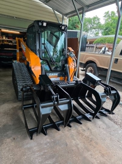 CASE Skid Steer w/ Grapple